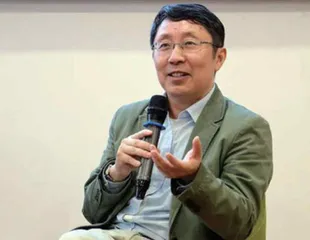 是专家学者,更是知识分子