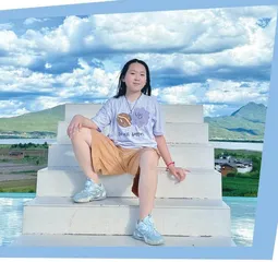 小松鼠搬松果