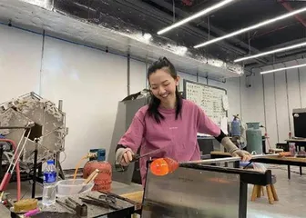 “游牧”全国玩玻璃：海归艺术家的酷生活