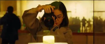 “为千年文物打光”的女孩
