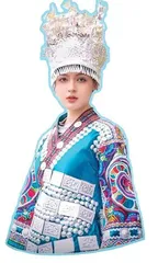 想穿齐中国56个民族服饰的美国女孩