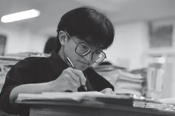 世界以痛吻我，我却报之以歌
