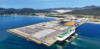这座汽车城，前港后厂“出厂即出海”