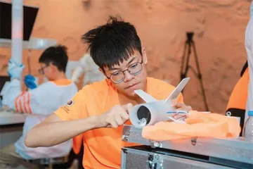 在戈壁滩刷火箭的少年1