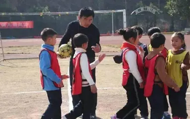 我在乡村教足球1