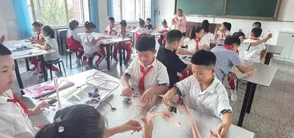 “课”随童心“程”现精彩