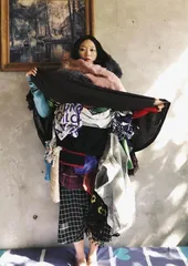 姜宇和70多万件发光的衣服