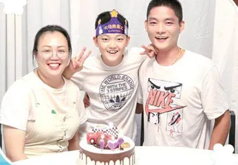 我把鲜花送给妈妈