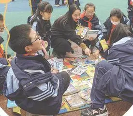 “跳蚤市场”欢乐多 