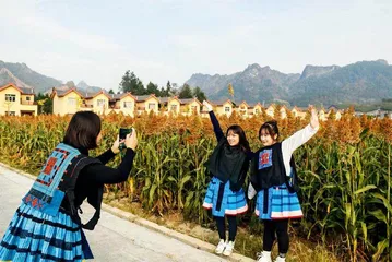 广西南丹:“三万”基地打造“万企兴万村”样板2