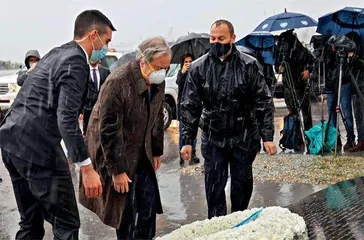雨中哀悼