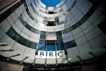 BBC记者“跑路”,留下“阴间滤镜”