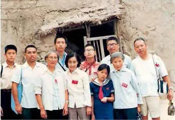 父亲梁金生,一手办药厂一手管保小4