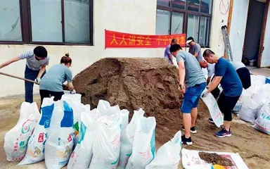 抢险抗洪共担风雨 情系一线温暖人心1