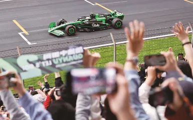 F1风雨路,周冠宇与母亲一起走过1