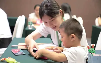 一群“95后”,教孩子们开口说话2