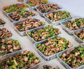 “地摊”饭店:10元盒饭是怎么做的2