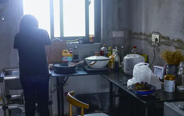 那个挨骂的毛坯房女孩