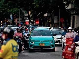 中国车闯越南