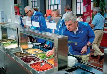 不装空调、让运动员多吃素,巴黎奥运为什么还是没敢提“碳中和”?1