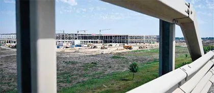 宁德时代“双策”出海：欧洲建厂，美国授权