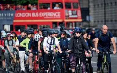 英国经济衰退前奏:示威、罢工、滞胀……1