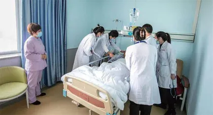 一位医生和700多名离世患者的故事