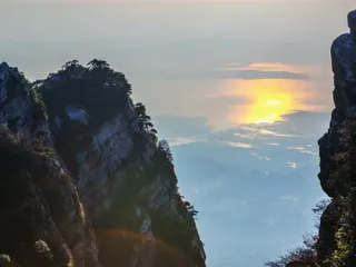匡庐天下秀 浮云滚山峦7