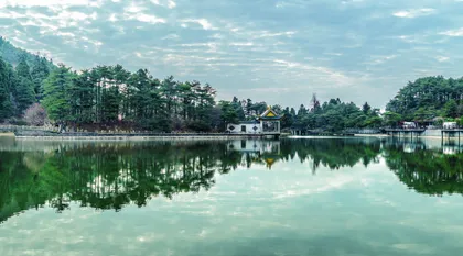 匡庐天下秀 浮云滚山峦8