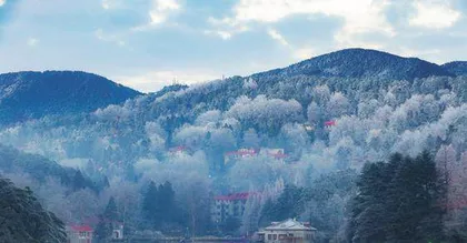 匡庐天下秀 浮云滚山峦10
