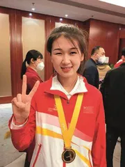 姜雨荷：打工女孩的逆袭之路