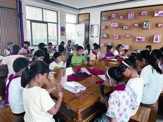 传承剪纸艺术 剪出满园芬芳2