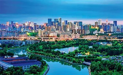 极美成都 雪山下的公园城市1