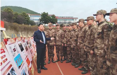 一段军旅情 一生学雷锋