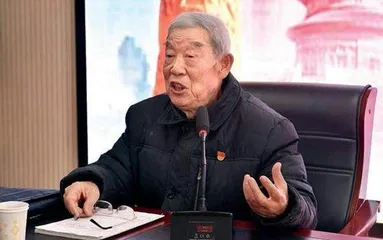 “剪报宣讲”感党恩