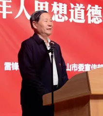 努力把创建雷锋学校提升到一个新高度