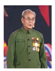 38年，他一直给孩子们讲党的故事