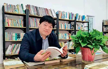 书香助学点亮梦想 志愿服务奉献爱心