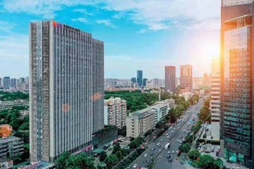 廿五载芳华如歌 新征程向光而行