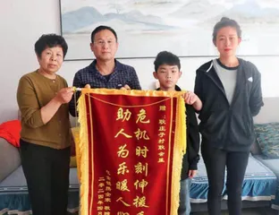 老兵夫妻深夜救人