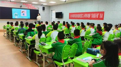 乌海市海勃湾区二小组织青年教师“亮相课”展示
