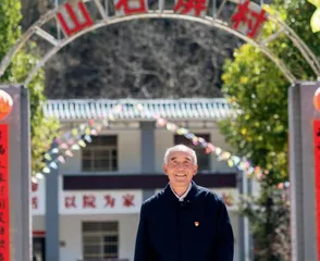 43年，为麻风病患者治病治心治贫