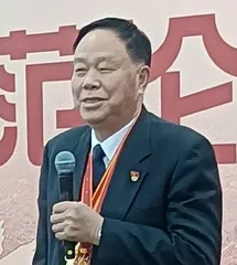 坚定不移学雷锋　脚踏实地做雷锋