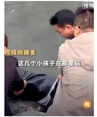 警察、医生合力救起落水女孩
