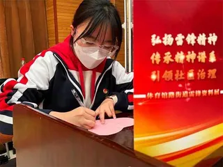 让雷锋精神在社区闪光