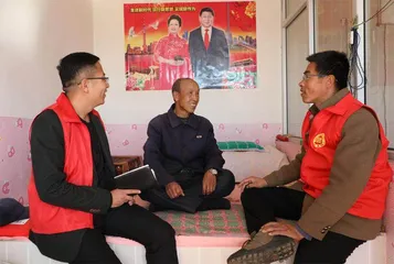 见面面容易拉话话亲 