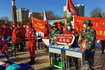 记住那一抹抹暖心“志愿红”