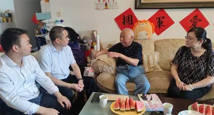 “22岁雷锋这样离去，但他是永生的”