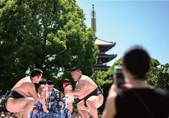 “宝宝哭”相扑赛
