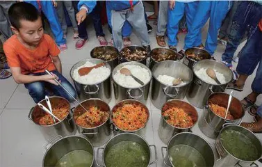 “变质”的学生营养餐